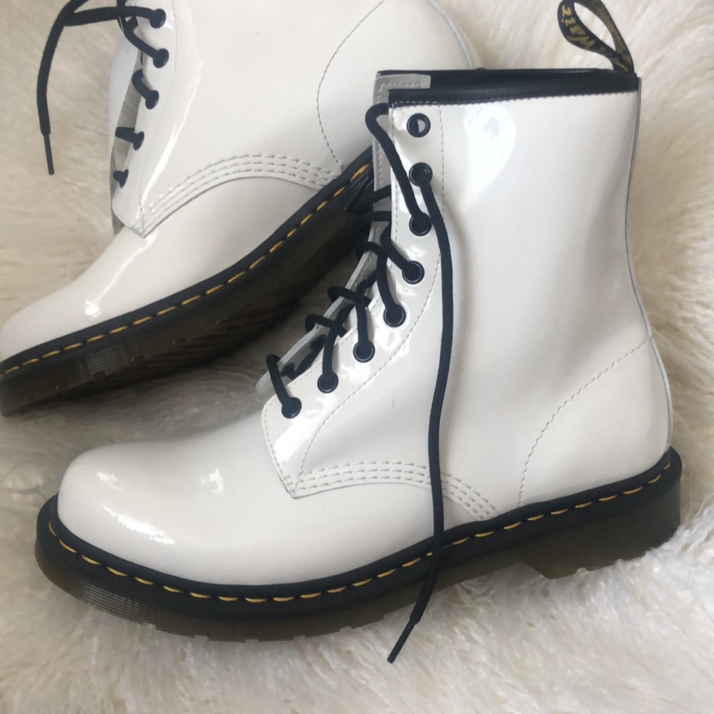Dr. Martens 1460 Patent LEATHER LACE UP BOOTS - Picture 2 of 5